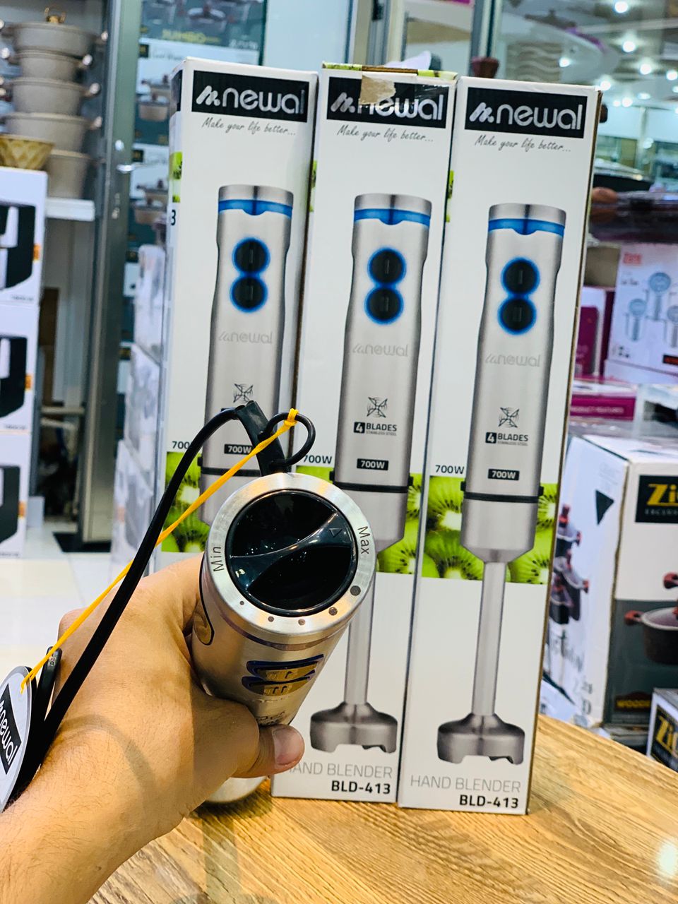 گوشتکوب برقی نوال BLD-413: دستیاری قدرتمند و کارآمد در آشپزخانه