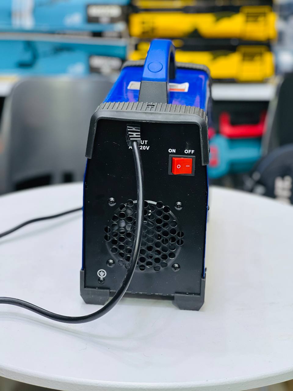 دستگاه جوش اینورتر ماکیتا 400 آمپر: قدرت بینظیر با 6 خازن برای جوشکاری حرفهای