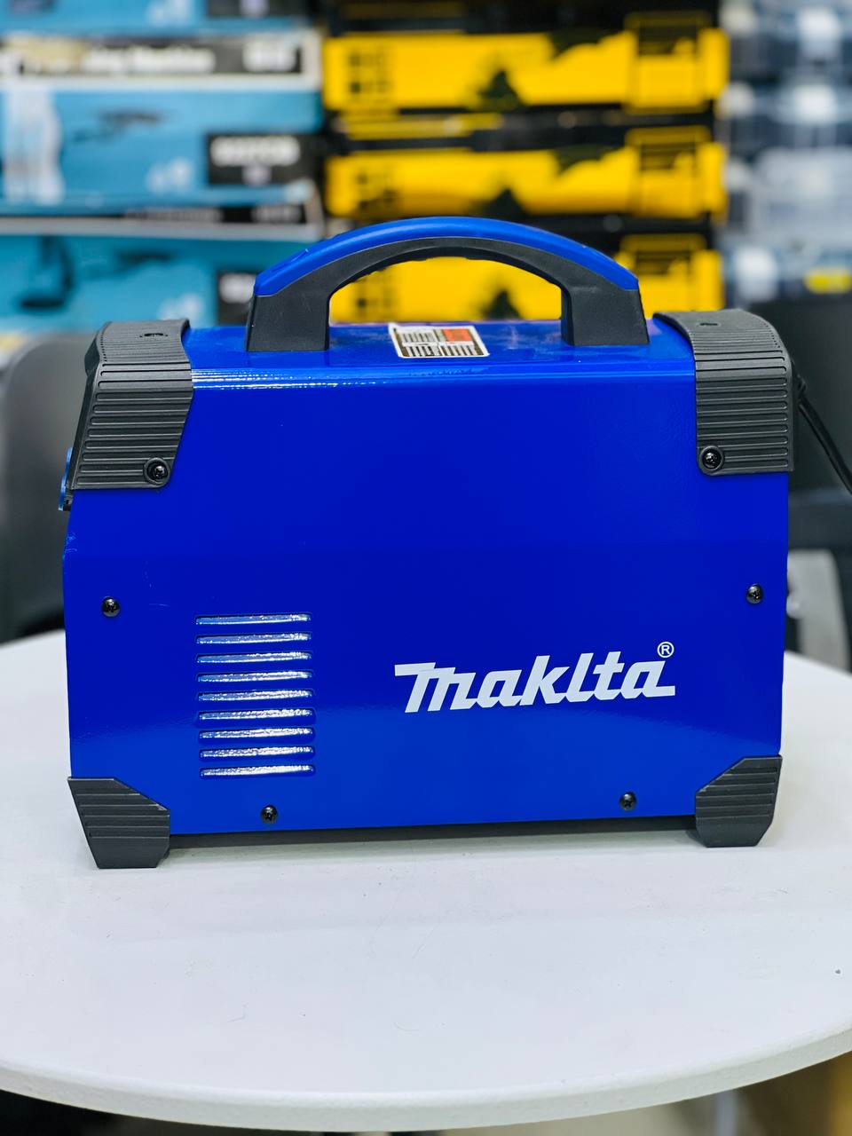 دستگاه جوش اینورتر ماکیتا 400 آمپر: قدرت بینظیر با 6 خازن برای جوشکاری حرفهای