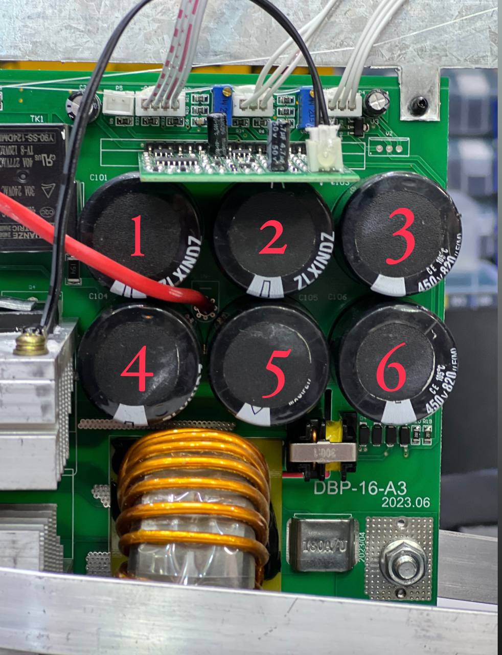 دستگاه جوش اینورتر ماکیتا 400 آمپر: قدرت بینظیر با 6 خازن برای جوشکاری حرفهای