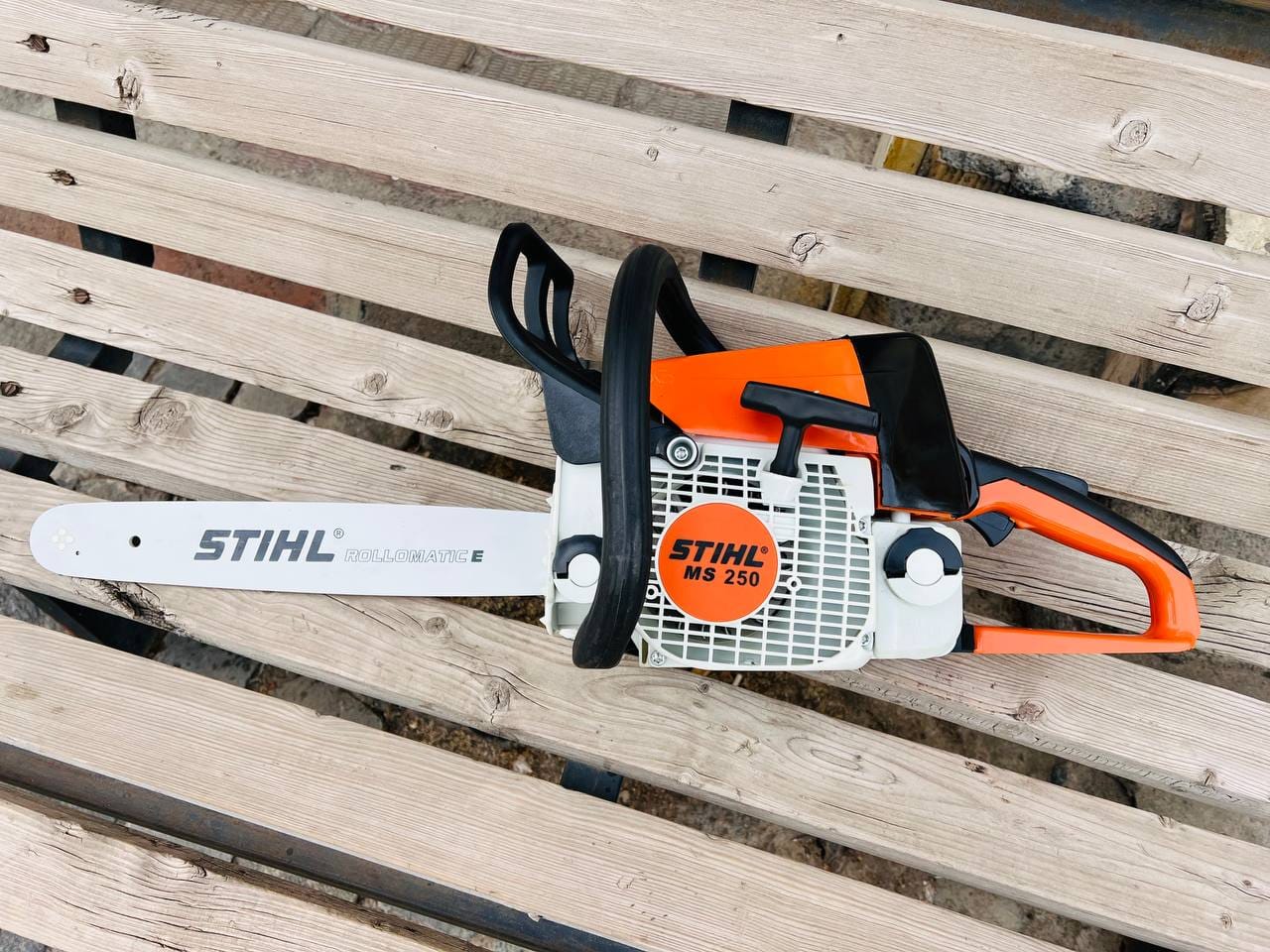 اره اشتیل 250: سبک، قدرتمند، ایدهآل برای باغبانی و هرس چوب