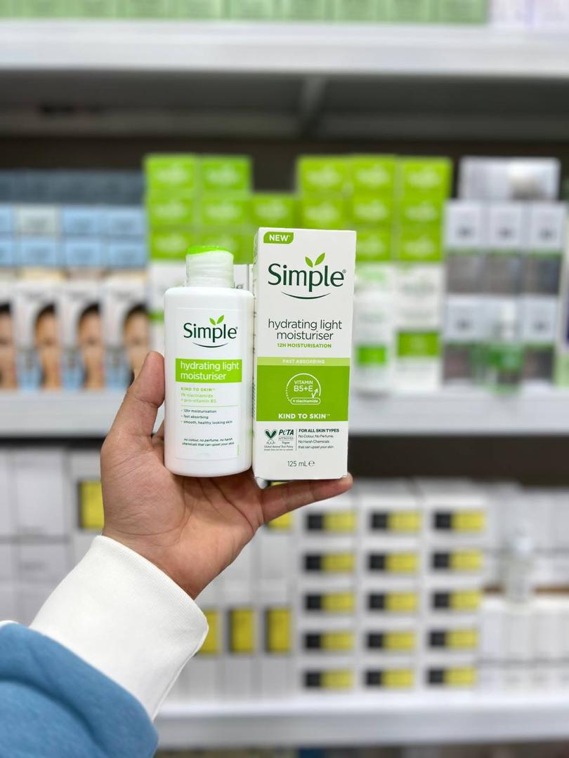 کرم آبرسان و مرطوبکننده سیمپل در دو مدل مناسب پوست چرب و خشک (Simple Hydrating Moisturizer)