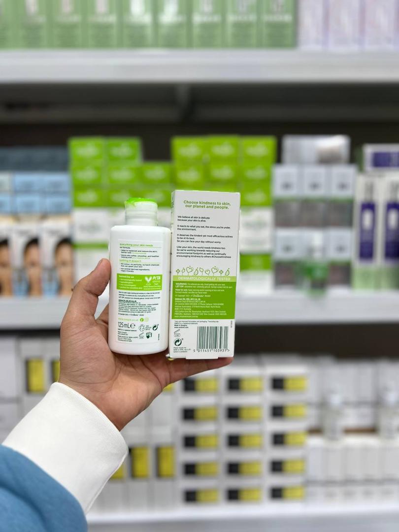 کرم آبرسان و مرطوبکننده سیمپل در دو مدل مناسب پوست چرب و خشک (Simple Hydrating Moisturizer)