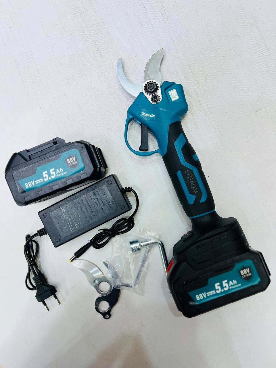 قیچی شارژی طرح ماکیتا دو باطری 10سلولی مدلmakita 88v