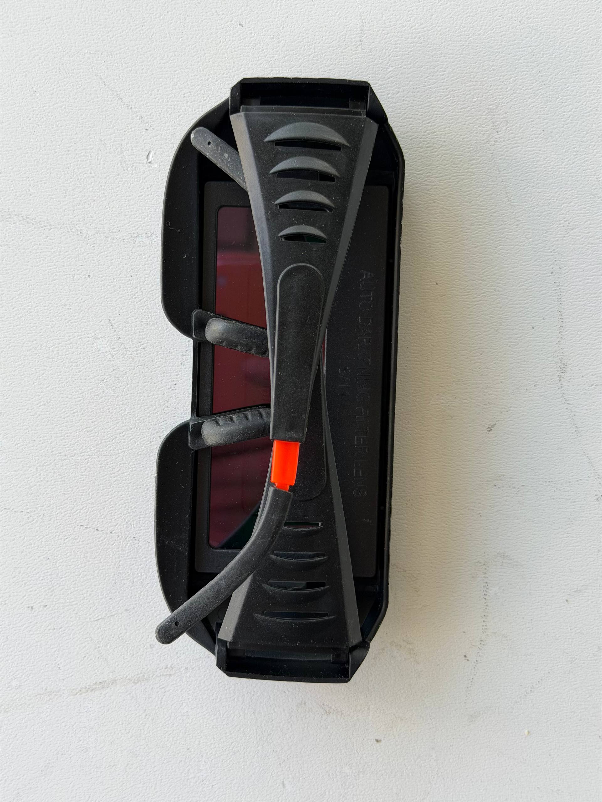 عینک جوشکاری اتوماتیک (Auto Darkening Welding Glasses)